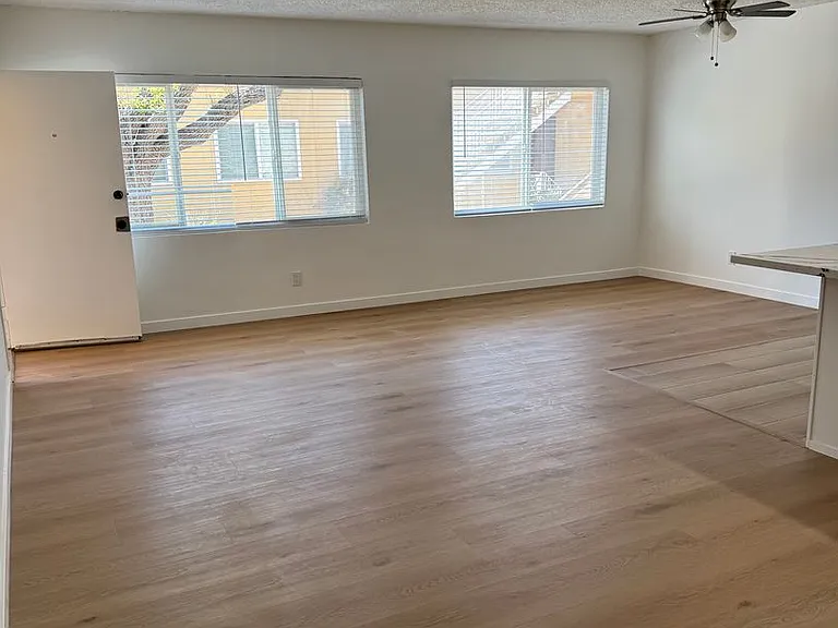 Van Ness Apartments — Photo 12
