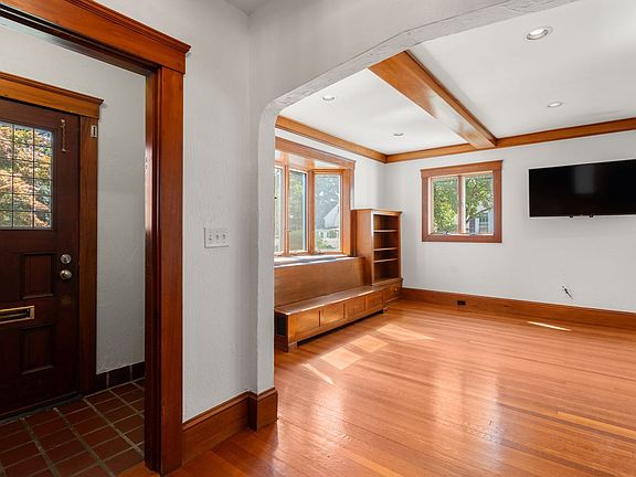 3rd image of 43 Laconia Rd