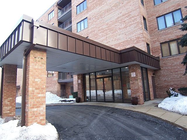 1st image of 905 Center St Unit 203