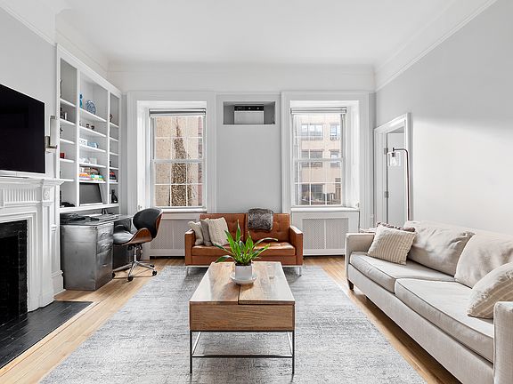 4th image of 30-32 W 9th St APT 3B