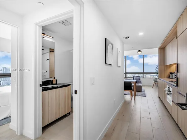 225 N Miami Ave #Penthouse 3712, Miami, FL 33128