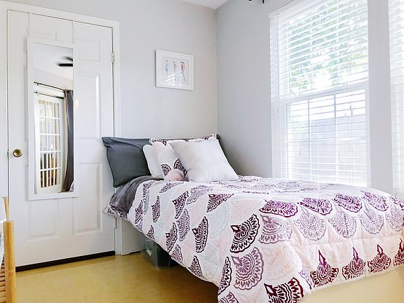 3rd image of 3309 Wyndham Cres #1181