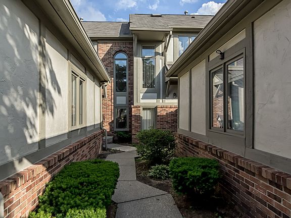 4th image of 42299 Saratoga Cir #7