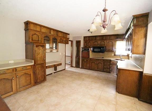5th image of 6108 Larson Ave