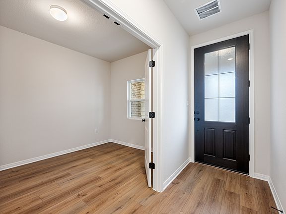 131 Prairie Falls Drive Interior Image 5
