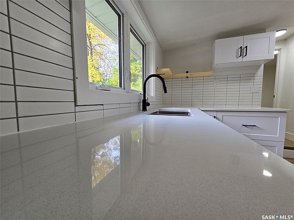 5th image of 330 3RD Avenue SE