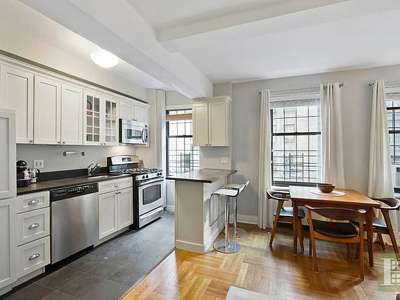 3rd image of 17 W 67th St APT 6B