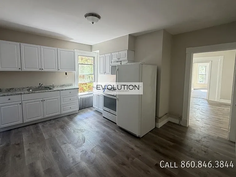 228-230 Franklin Ave #2 — Photo 2