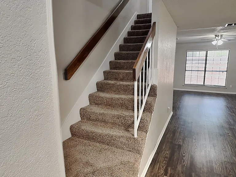 7334 Kingswood Cir — Photo 2