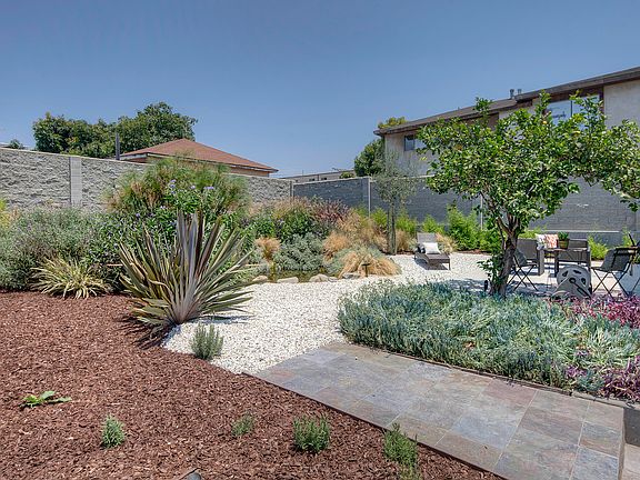 4th image of 305 Warren Ln