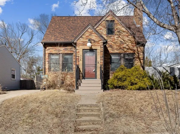 714 34th St NE, Cedar Rapids, IA 52402