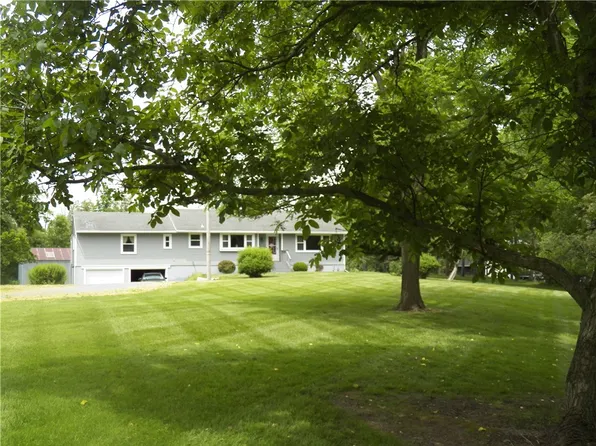 6720 Rice Rd E, Bloomfield, NY 14469