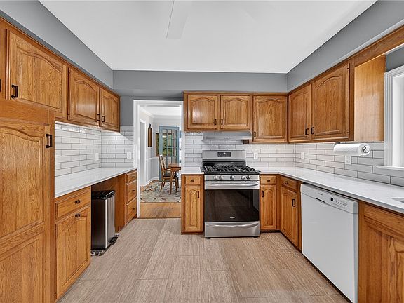 4th image of 2816 Woodbridge Rd