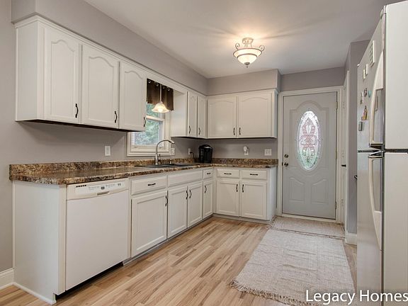 3rd image of 4638 Flying Eagle Dr SE