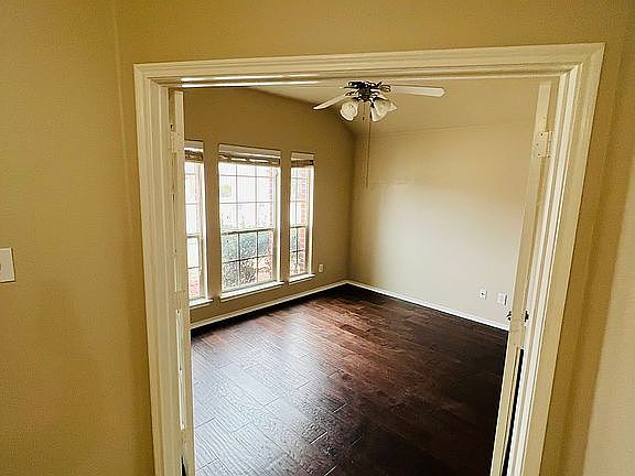 2nd image of 804 Golden Bear Ln