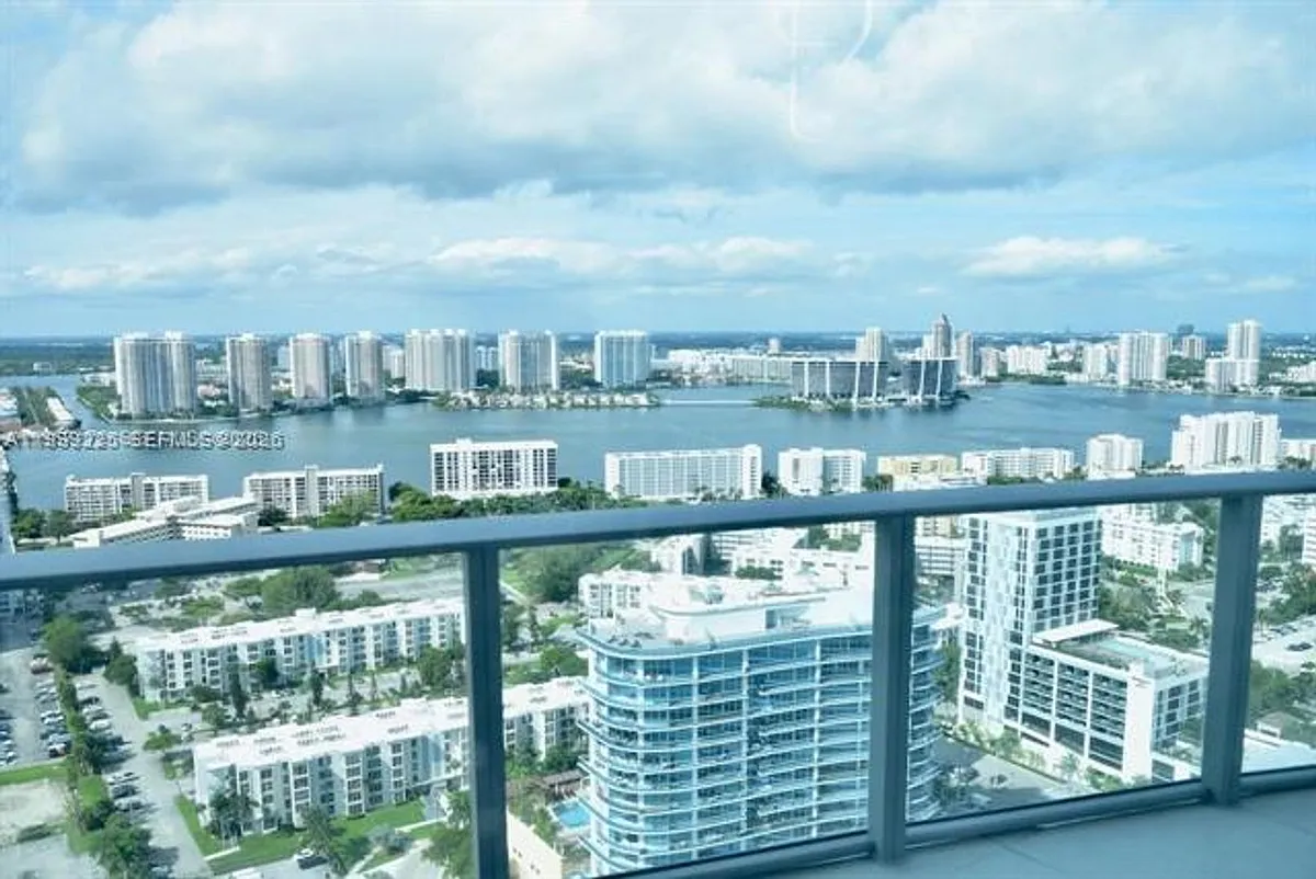 Building Photo - 17475 Collins Ave #2802