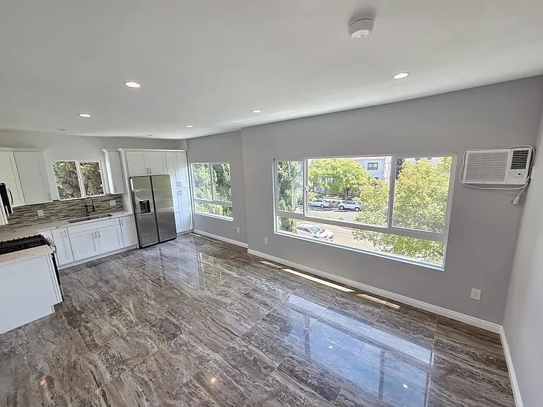 511 Rampart — Photo 21