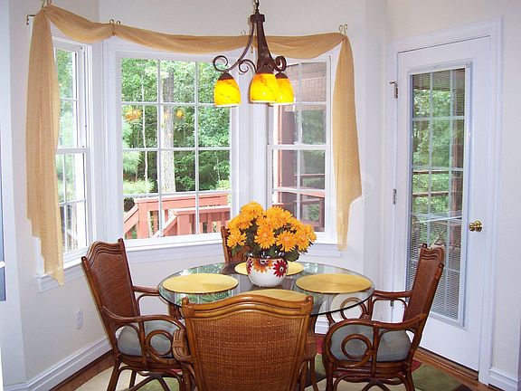 Bright eat-in kitchen