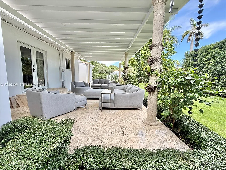 2001 Coral Gate Dr