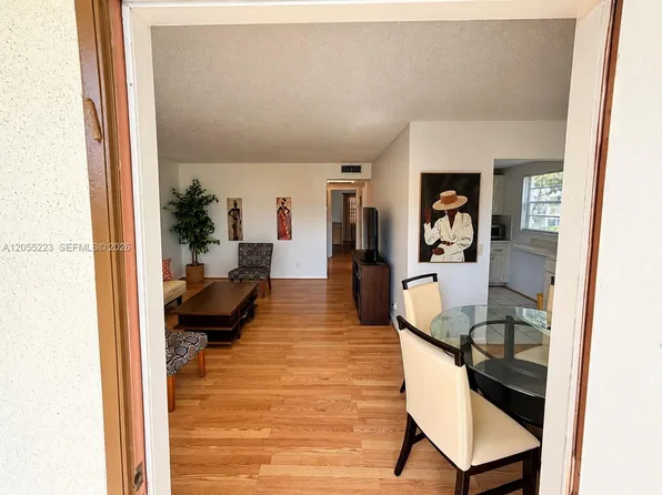 312 Mansfield Dr #H, Boca Raton, FL 33434