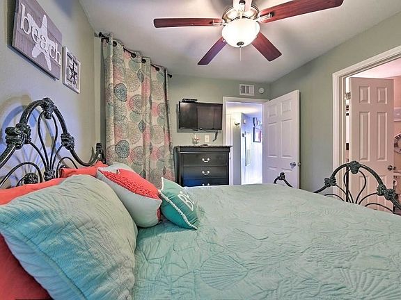3rd image of 9520 Seawall Blvd APT 215