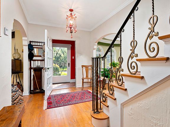 2nd image of 1043 Fair Oaks Ave