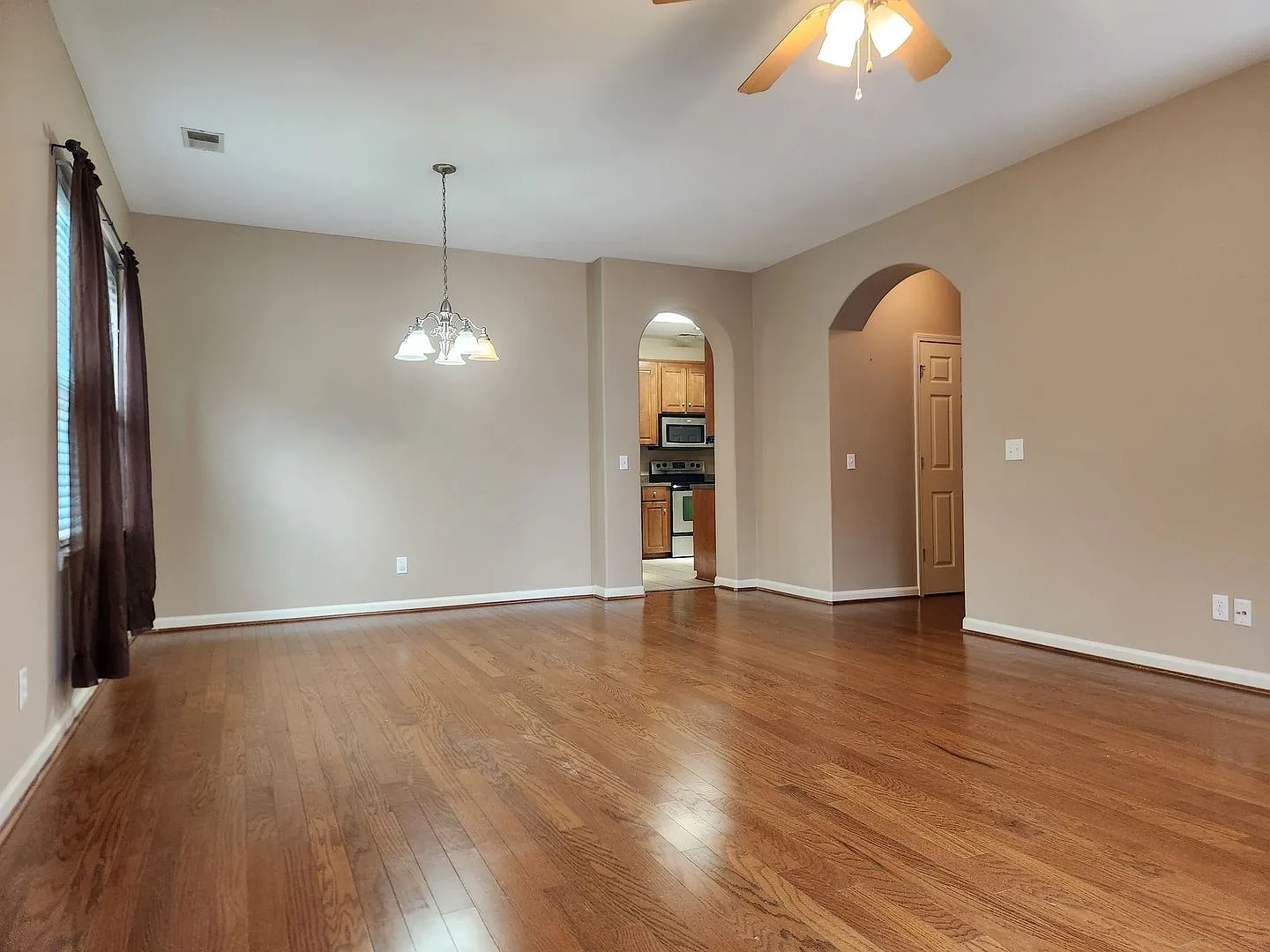Spacious 4 bedroom 2.5 Bathroom Home in Berwick on a quiet street! — Photo 4
