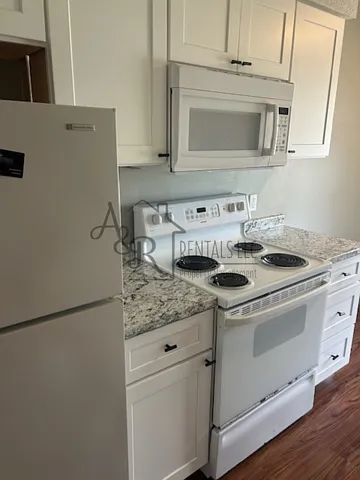 1905 S Elm St #12 — Photo 5