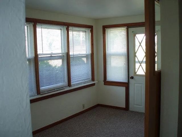 832 E 24th St — Photo 5