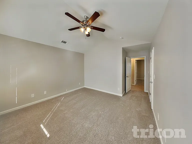 5717 Henderson Oaks Dr — Photo 6