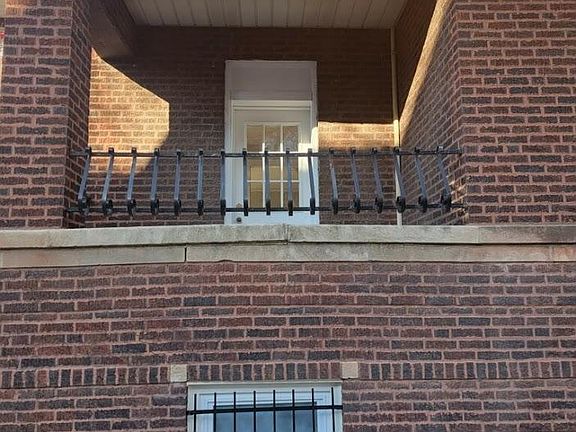 2nd image of 1516 W Carmen Ave #1