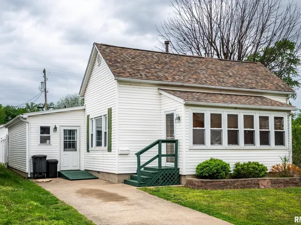 917 S 11th St, Herrin, IL 62948