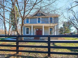 70 N Laycock St, Hamilton, VA 20158