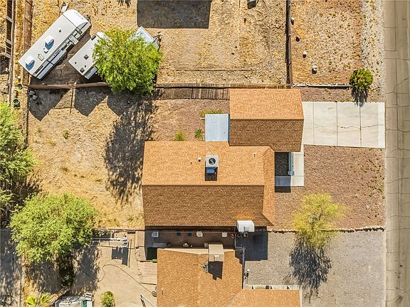 2nd image of 1720 E Valencia Rd