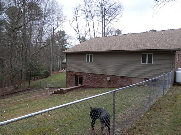 4th image of 101 Thornwood Ln