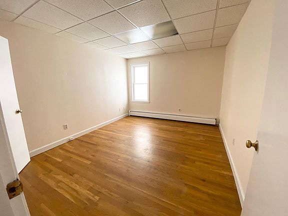 3rd image of 143 Bradford St APT 1R