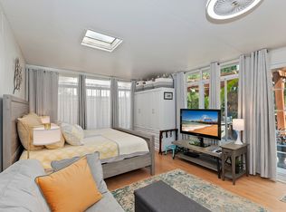300 Entrada Dr, Santa Monica, CA 90402