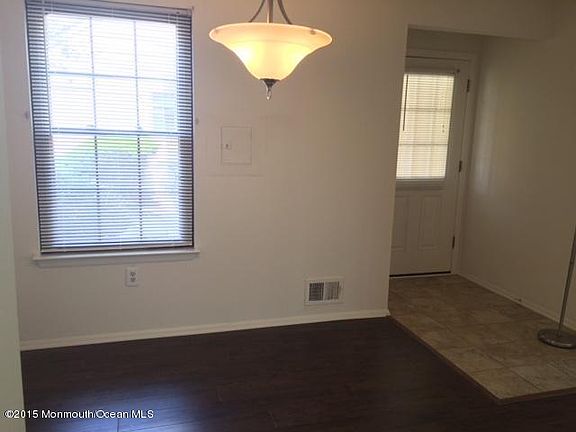 3rd image of 108 Daffodil Dr