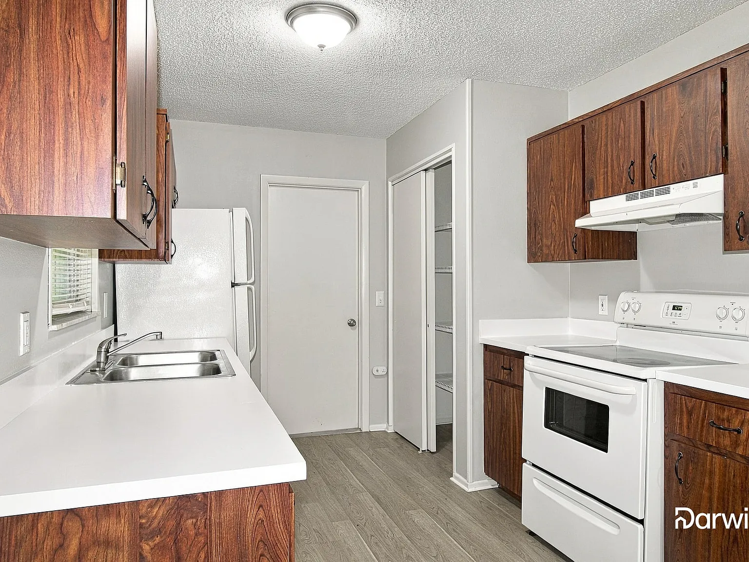 3 bed, 2.0 bath, 1114 sqft, $1,950 — Photo 3