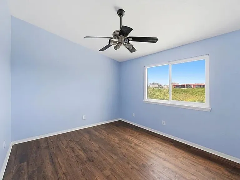 9438 Tara Cay Ct — Photo 10