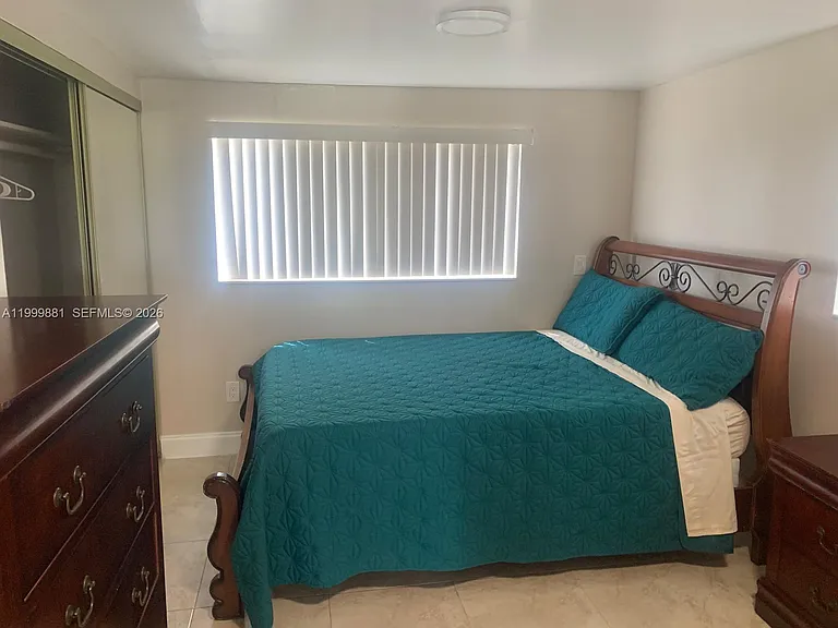 19121 NE Miami Ct #1 — Photo 5