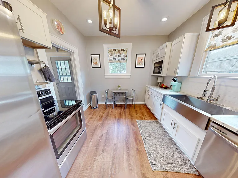 1827 Capitol Ave — Photo 6