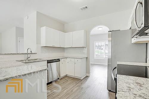 5th image of 4879 Camelot Dr