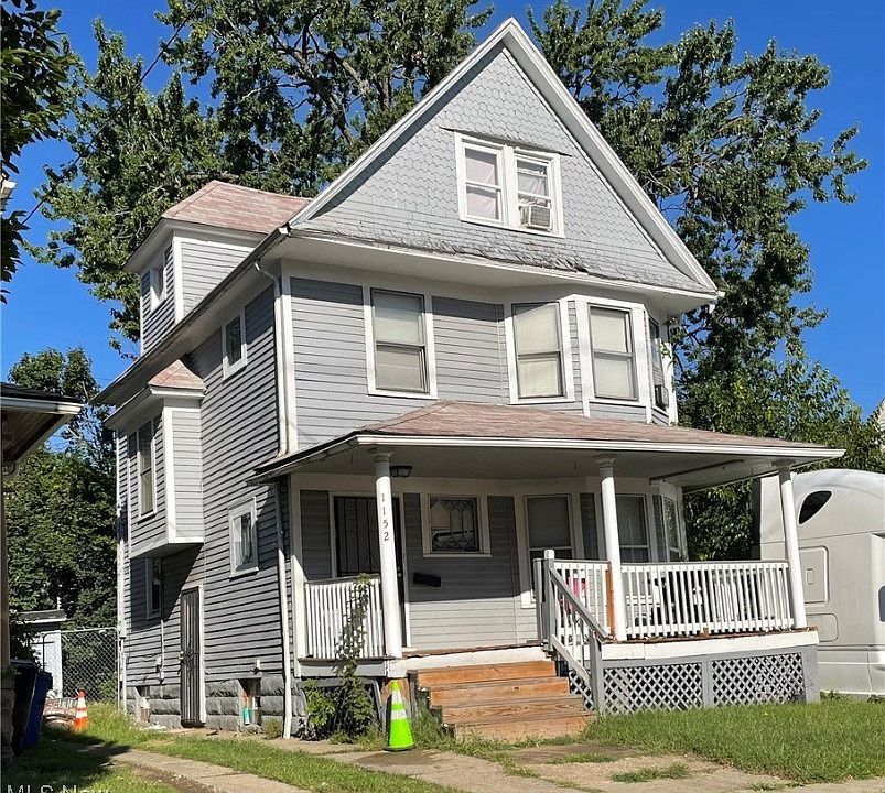 1st image of 1152 E 112th St