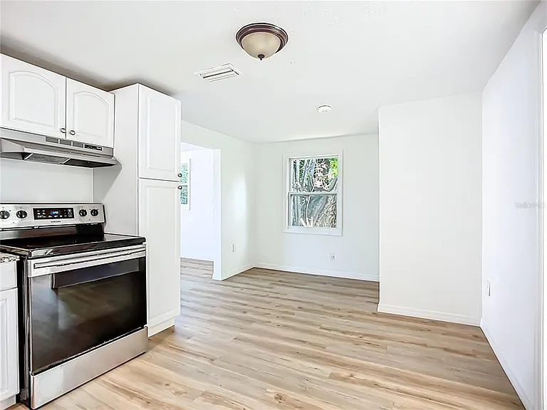 317 Jessica St S — Photo 4