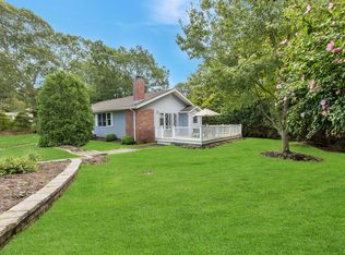 45 W Donellan Rd, Hampton Bays, NY 11946