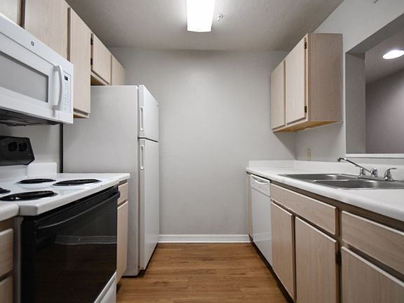 5th image of 2360 SW Archer Rd APT 1008