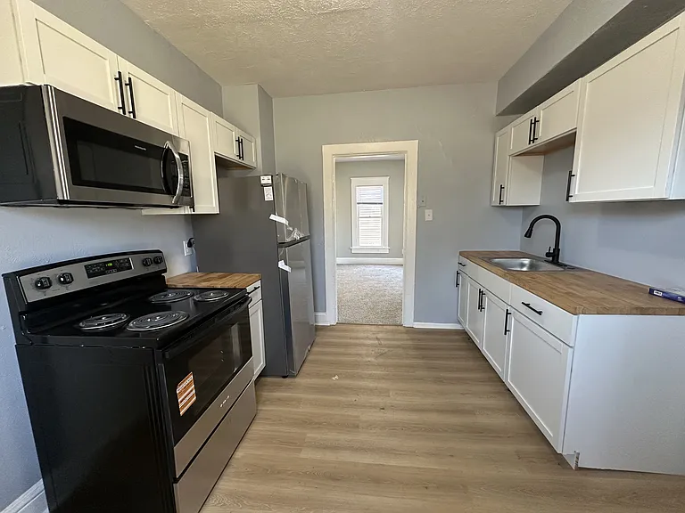 1105 Queen St — Photo 7