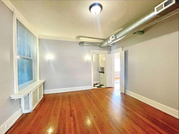 4th image of 3871 Farnam St APT 2