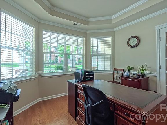 5th image of 6855 Colonial Garden Dr